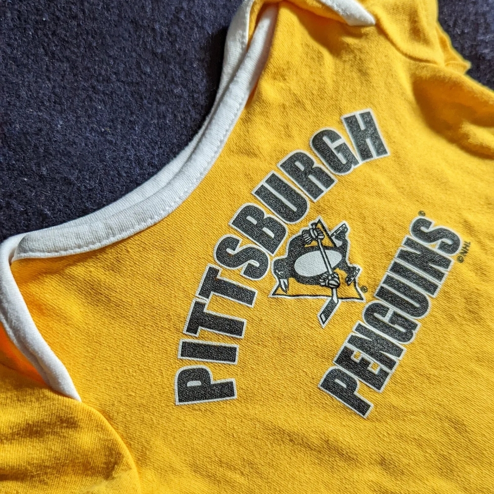 Pittsburgh Penguins Hockey Onesie 0-3 month - Picture 2 of 4
